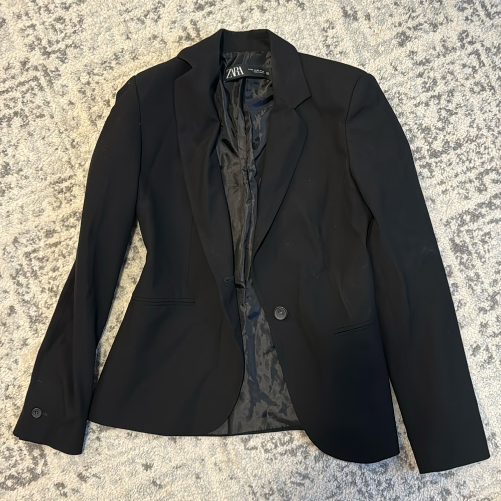 Beautiful black Zara blazer!